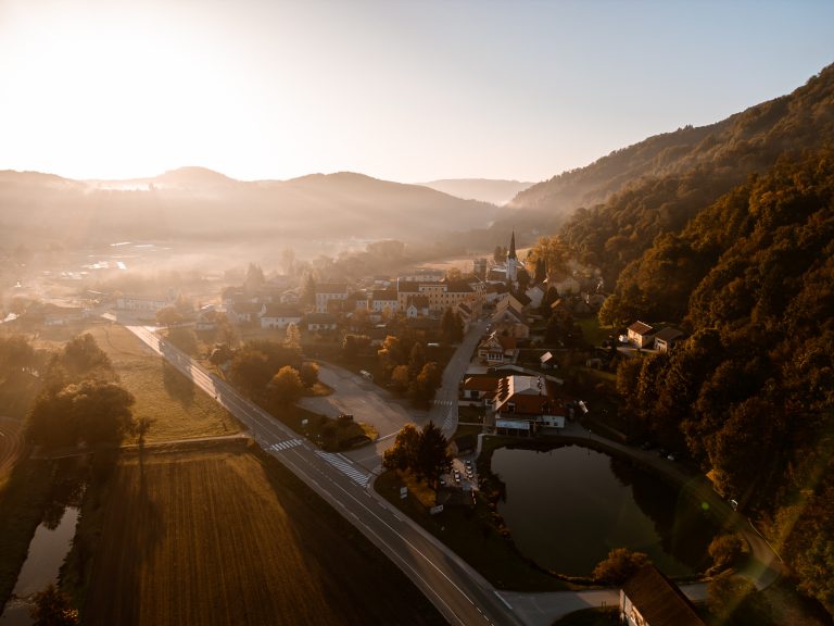 Kozje in okoliški hribi iz zraka